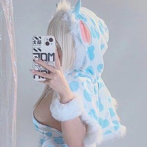 Moe Flavor Winter Cow Hood Shawl